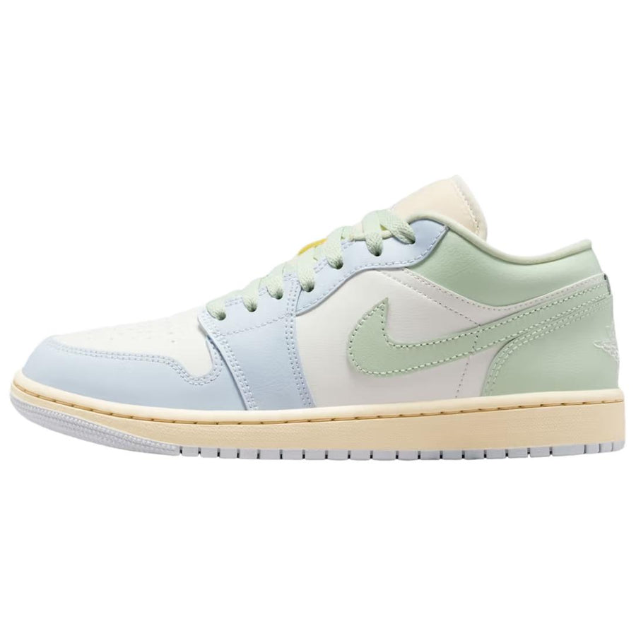 エアジョーダン1 Nike Women's Air Jordan 1 Low "Sail/Aura" DC0774-108