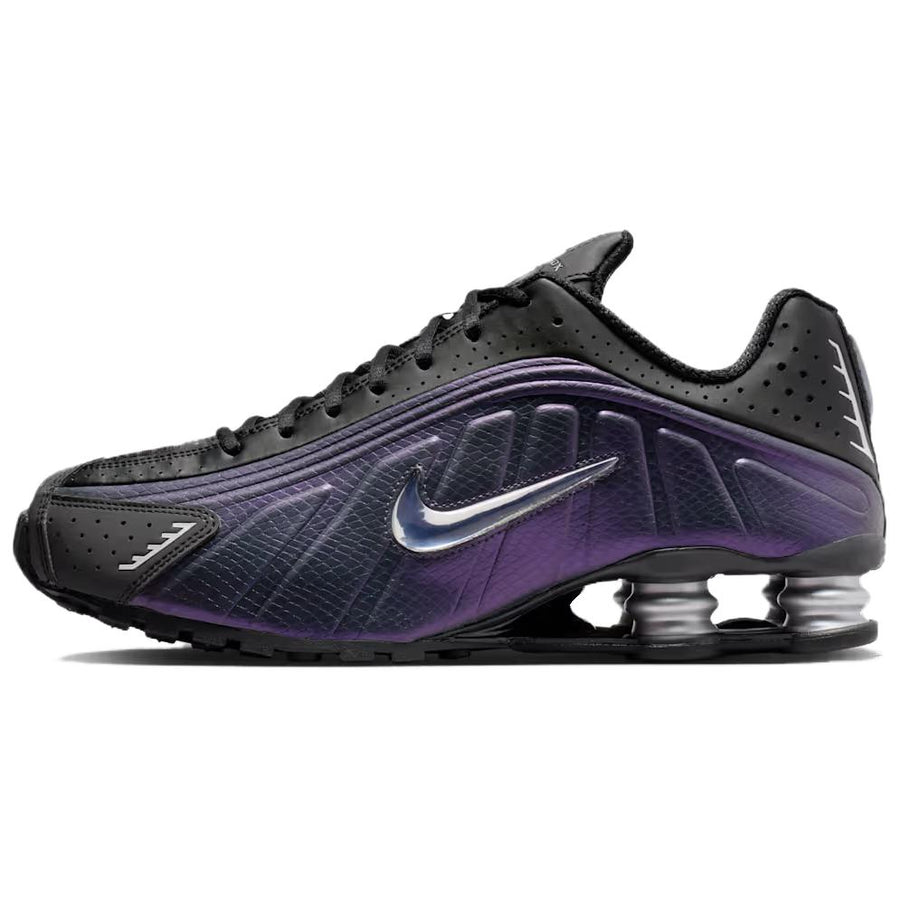 ナイキ ショックス Nike Shox R4 "Black/Metallic Silver" IO4546-002