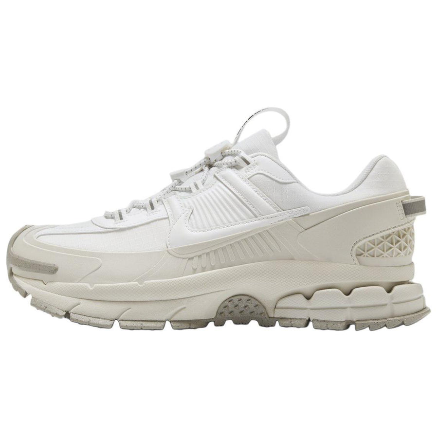 ナイキ ボメロ Nike Zoom Vomero 5 Roam "Summit White and Light Bone" HV5951-100