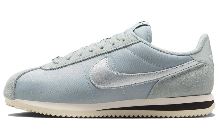 ナイキ コルテッツ Nike Women's Cortez TXT "Light Pumice/Metallic Silver" DZ2795-002