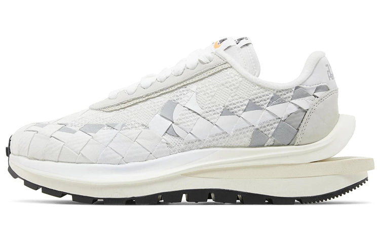 ナイキ Jean-Paul Gaultier × sacai × Nike Air Woven VaporWaffle "White" DR5209-100