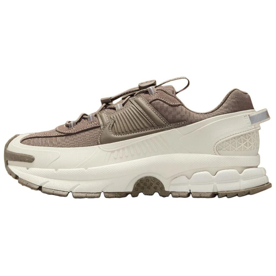 ナイキ ボメロ Nike Zoom Vomero 5 Roam "Light Bone/Mink Brown" HQ2181-006