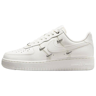 ナイキ エアフォース1 Nike Women's Air Force 1 '07 LV8 "Sail/Metallic Silver" IV4727-133