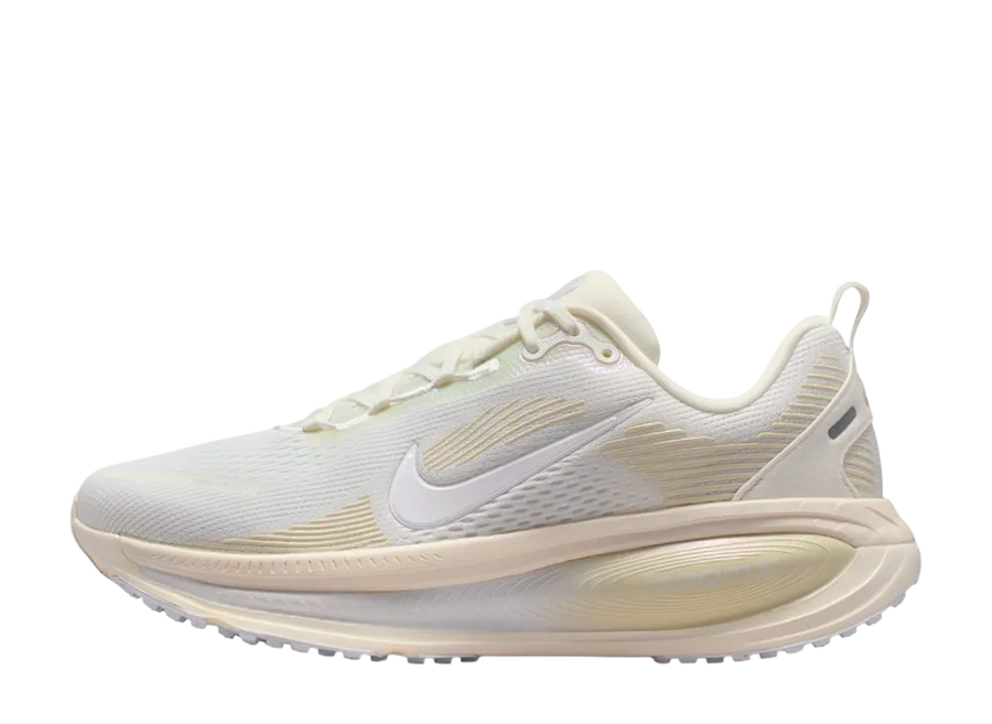 ナイキ ボメロ Nike Women's Vomero 18 "Summit White/Chalk/Sea Glass" IO9915-100