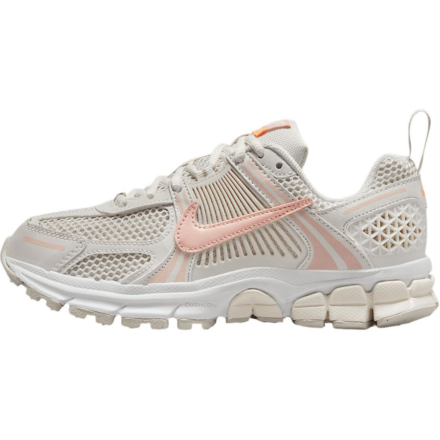 ナイキ ボメロ Nike GS Vomero 5 "Phantom/Light Orewood Brown/White/Echo Pink" HF6998-003