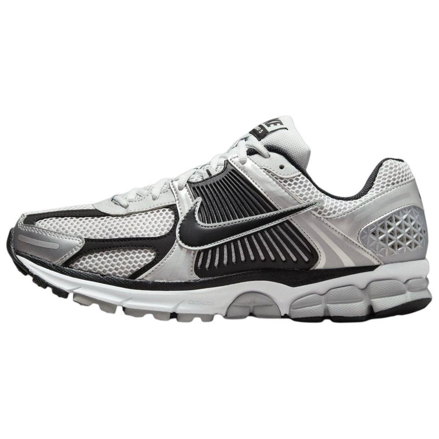 ナイキ ボメロ Nike Zoom Vomero 5 "Metallic Silver/Pure Platinum/White/Black" FJ4151-004