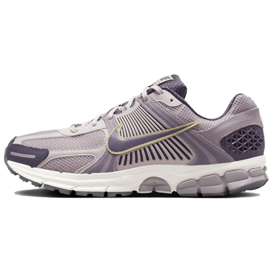 ナイキ ボメロ Nike Zoom Vomero 5 "Platinum Violet/Light Violet Ore/Team Gold/Dark Raisin" HQ3643-019