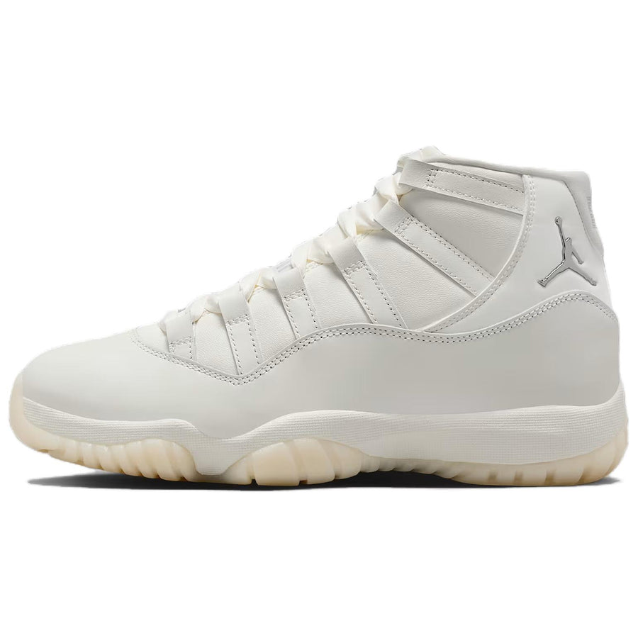 エアジョーダン11 Nike Women's Air Jordan 11 "Grand Finale/Pearl" AR0715-110