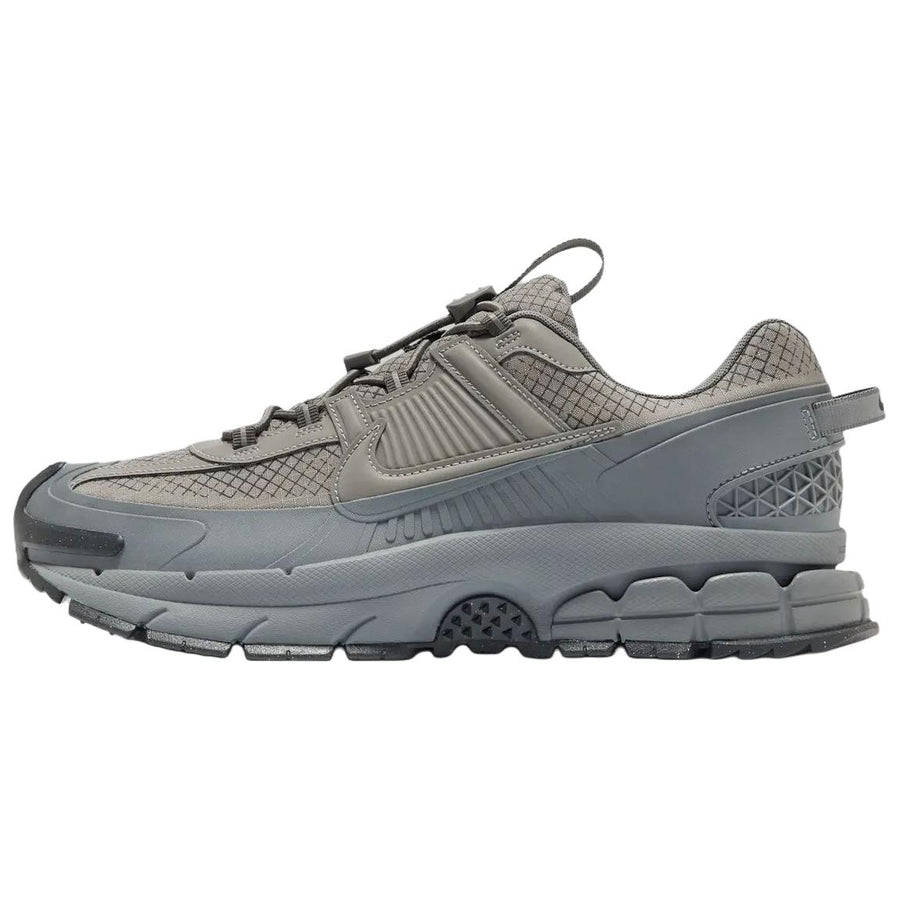 ナイキ ボメロ Nike Zoom Vomero Roam "Metallic Pewter/Cool Grey/Anthracite/Metallic Pewter" HV6901-001