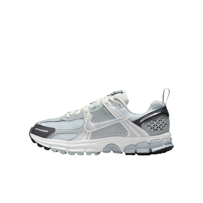ナイキ ボメロ Nike GS Vomero 5 "Pure Platinum/Summit White/Dark Grey/Metallic Silver" HF6998-008