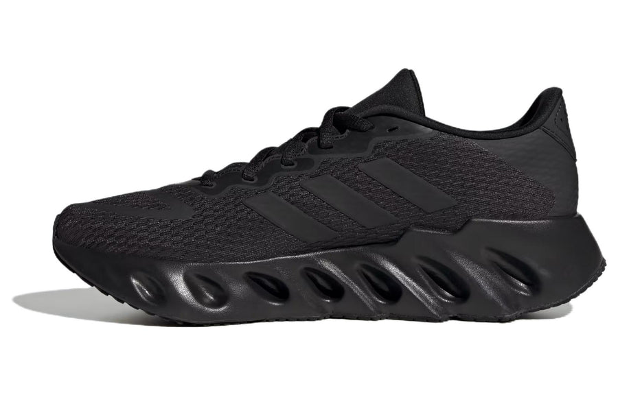 アディダス adidas Switch Run "Core Black/Carbon" IF5718