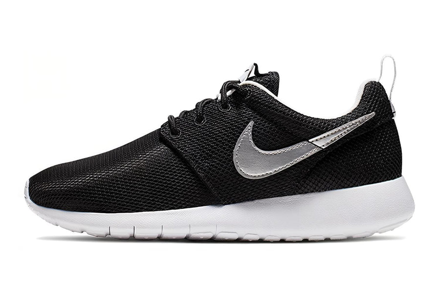 ナイキ Nike GS Roshe One "Black Metallic Silver" 599728-021