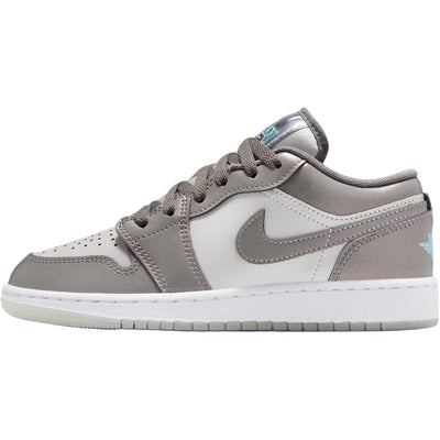 エアジョーダン1 Nike GS Air Jordan 1 Low SE "Flat Pewter/Photon Dust/White/Blue Chill" HV4398-014