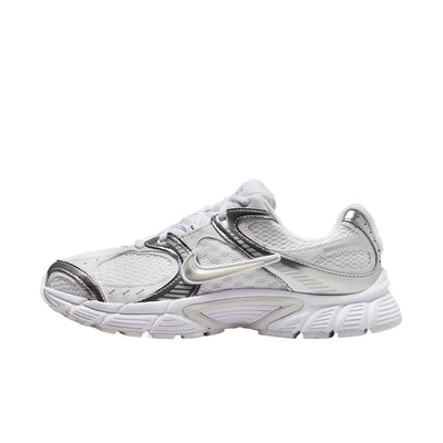 ナイキ V5 RNR Nike Women's V5 RNR "White/Metallic Platinum" HQ7901-112