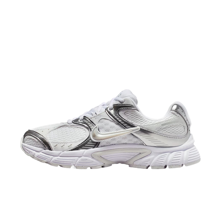 ナイキ V5 RNR Nike Women's V5 RNR "White/Metallic Platinum" HQ7901-112
