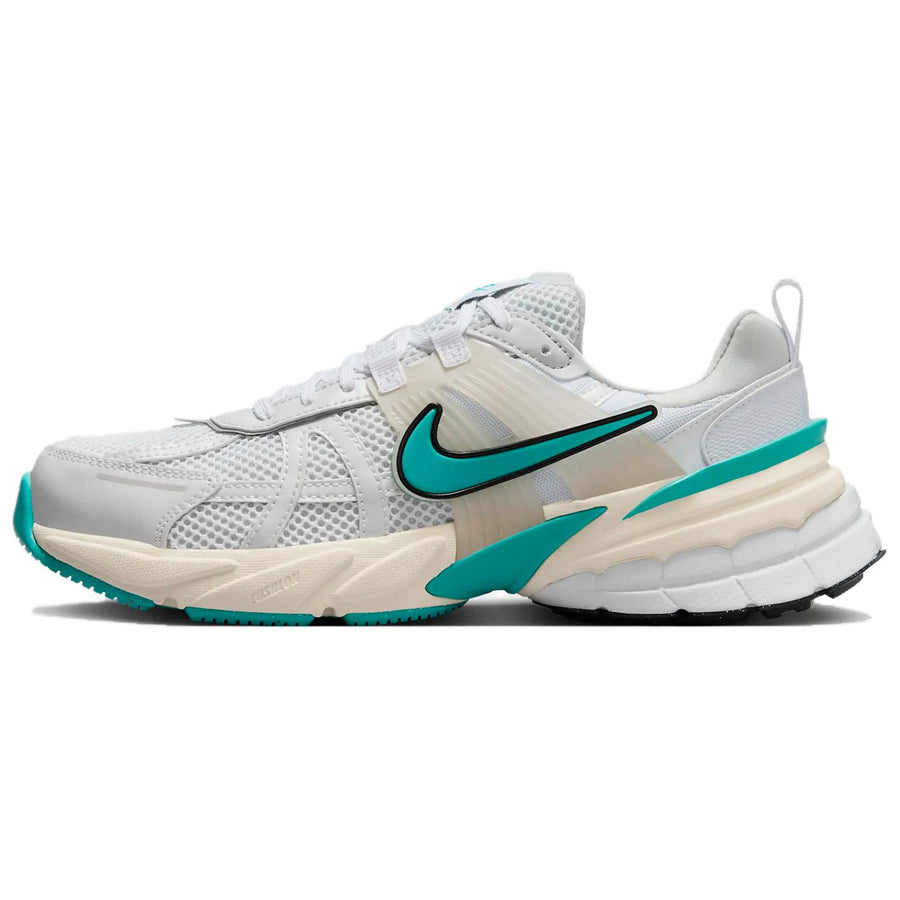ナイキ V2K ラン Nike Women's V2K Run "White/Coconut Milk/Summit White/Dusty Cactus" FD0736-105