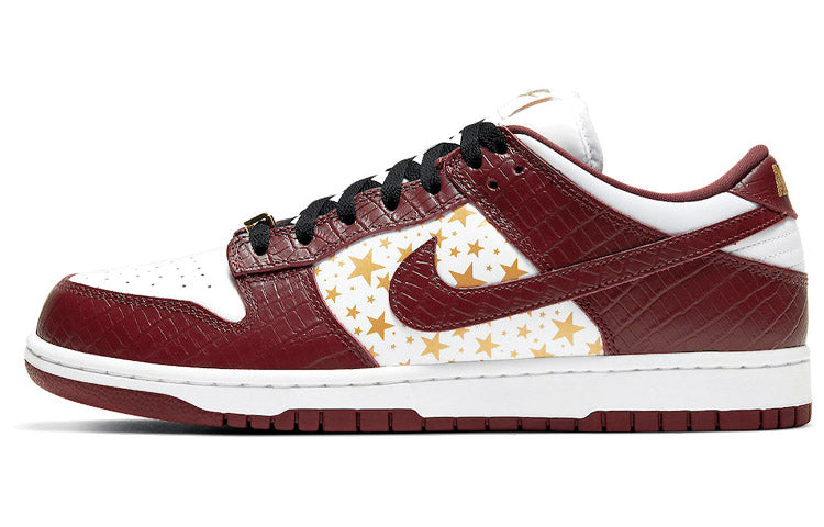 ナイキ SB ダンク Supreme × Nike SB Dunk Low OG QS Gold Stars "White/Barkroot Brown" DH3228-103