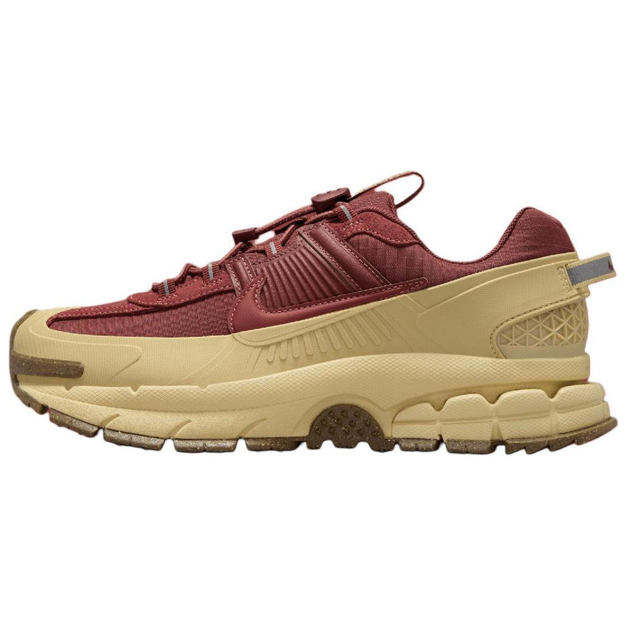ナイキ ボメロ Nike Women's Zoom Vomero 5 Roam "Team Gold" HQ2181-700