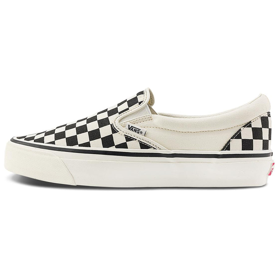 ヴァンズ スリッポン Vans MTE Slip-On "Marshmallow/Black" VN000CTCKIG