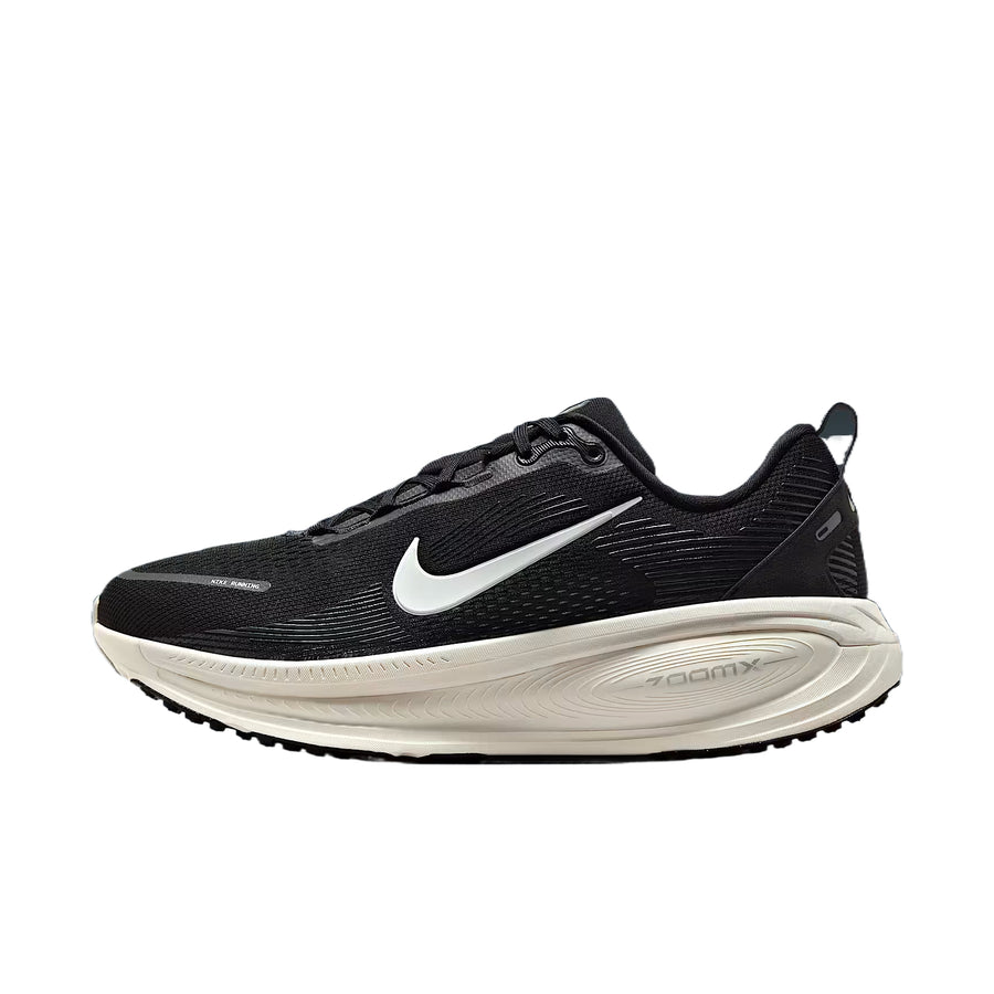 ナイキ ボメロ Nike Vomero 18 "Black/Coconut Milk/Light Iron Ore/Summit White" (Extra Wide) IF0514-002