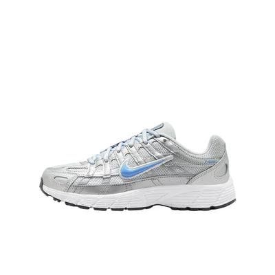 ナイキ P-6000 Nike GS P-6000 "Metallic Platinum/Pure Platinum/Metallic Silver/University Blue" HV5064-007