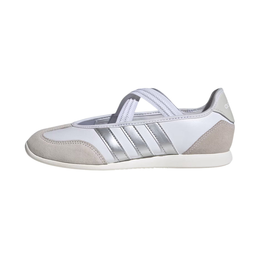 アディダス adidas Women's Barreda Mary Jane "Cloud White/Silver Metallic/Off White" HQ7400