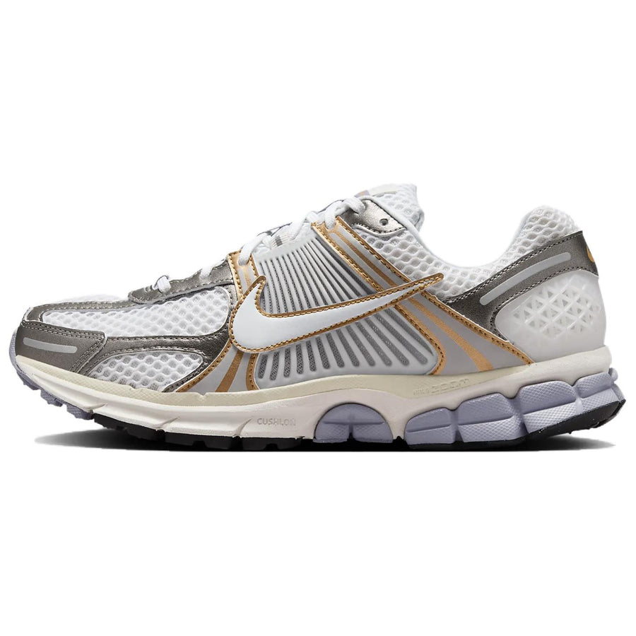ナイキ ボメロ Nike Zoom Vomero 5 "Platinum Tint/Metallic Pewter/Metallic Gold/White" HJ7247-099