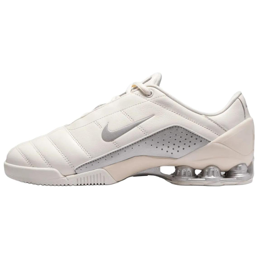 ナイキ ショックス Nike Women's Total 90 Shox Magia "Sail/Metallic Silver" IO9300-100