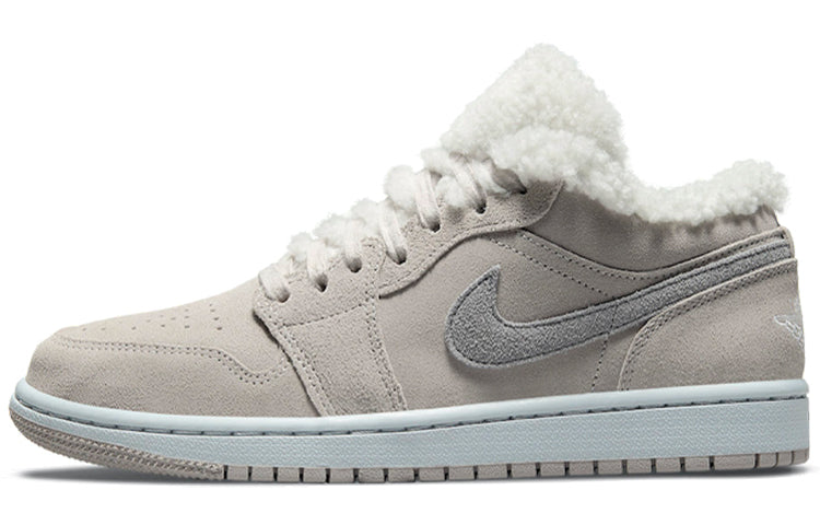 エアジョーダン1 Nike Women's Air Jordan 1 Low "Sherpa Fleece" DO0750-002