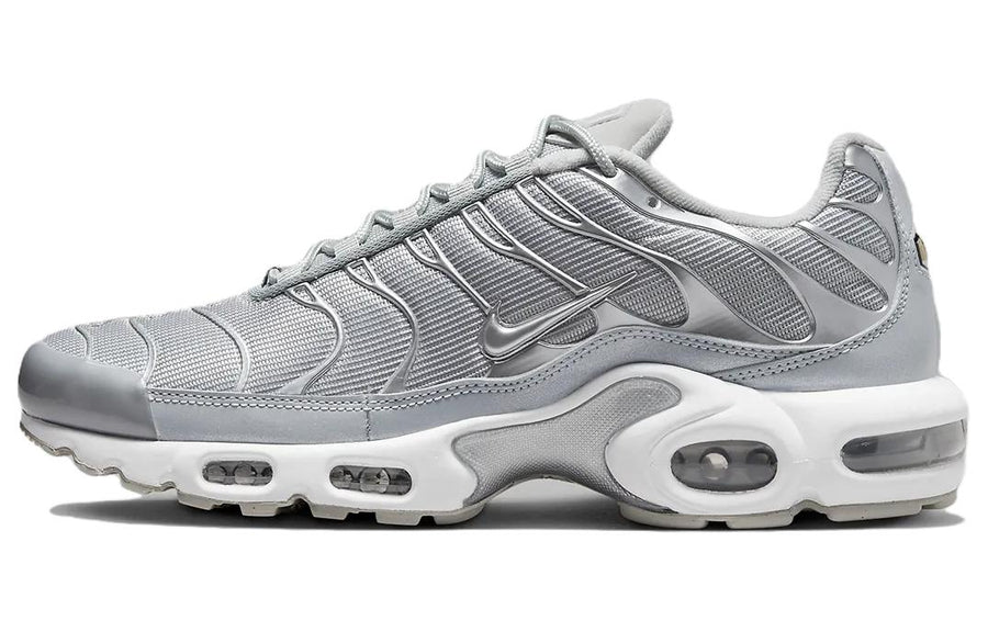 ナイキ エアマックスプラス Nike Air Max Plus "Metallic Silver" FJ1012-095