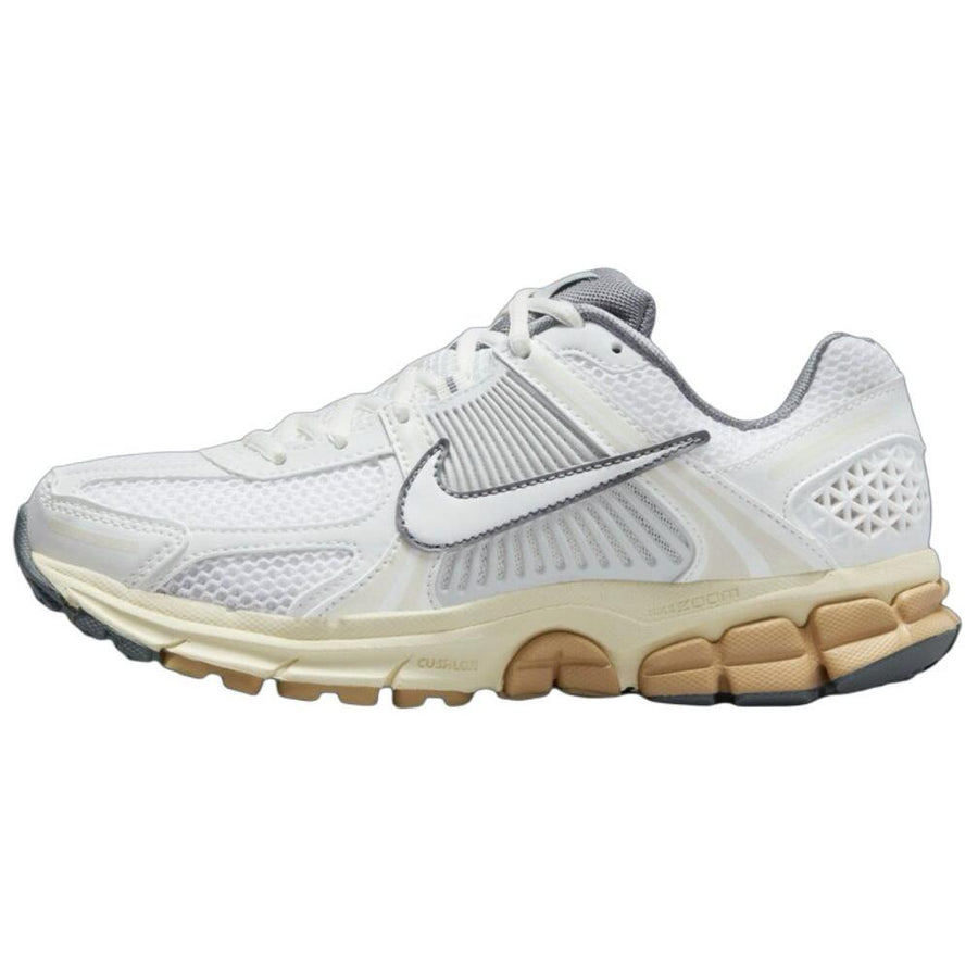 ナイキ ボメロ Nike Women's Zoom Vomero 5 "Summit White/Pure Platinum/Smoke Grey" FJ2028-101