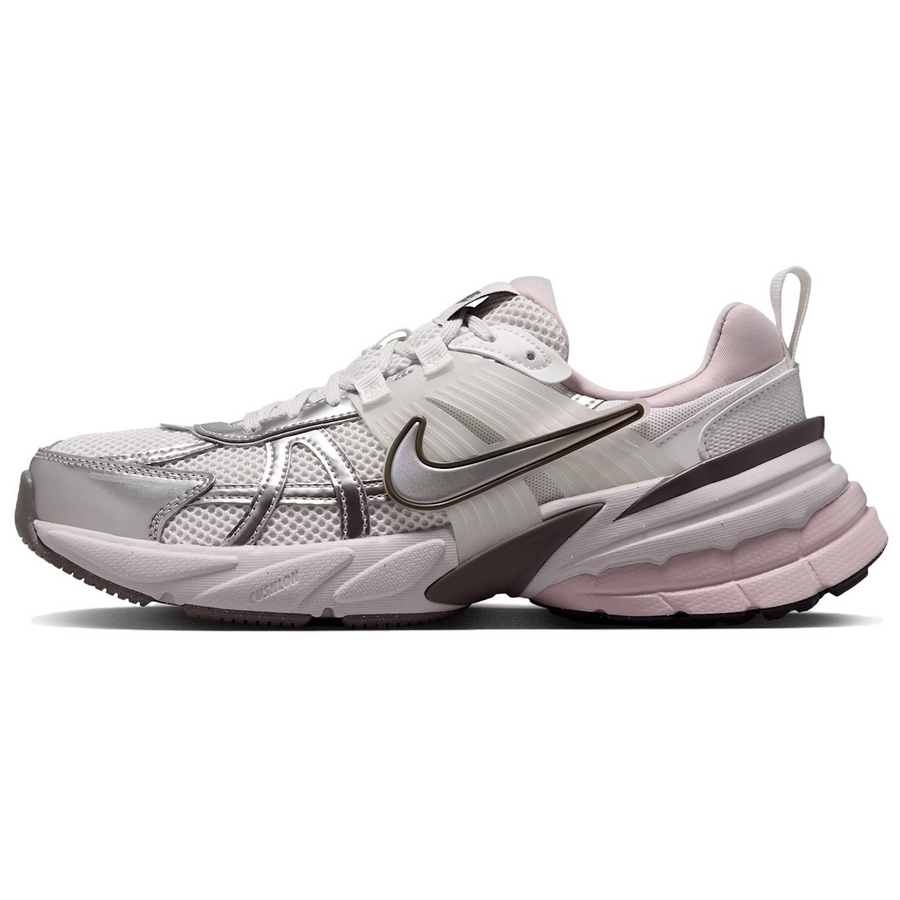 ナイキ V2K ラン Nike Women's V2K Run "Platinum Tint/Summit White/Cave Stone/Metallic Silver" FD0736-010