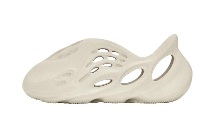 アディダス イージー adidas KIDS YEEZY Foam Runner "Sand" GW7230