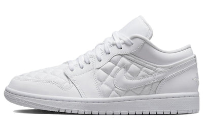 エアジョーダン1 Nike Women's Air Jordan 1 Low Quilted "Triple White" DB6480-100