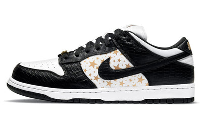 ナイキ SB ダンク Supreme × Nike SB Dunk Low OG QS Gold Stars "White/Black" DH3228-102