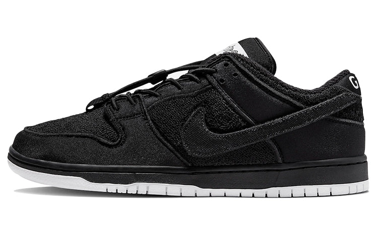 ナイキ SB ダンク Gnarhunters × Nike SB Dunk Low "Black/White" DH7756-010