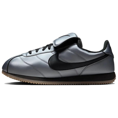 ナイキ コルテッツ Nike Cortez SE Tiempo Pack "Metallic Cool Grey" HQ3490-099