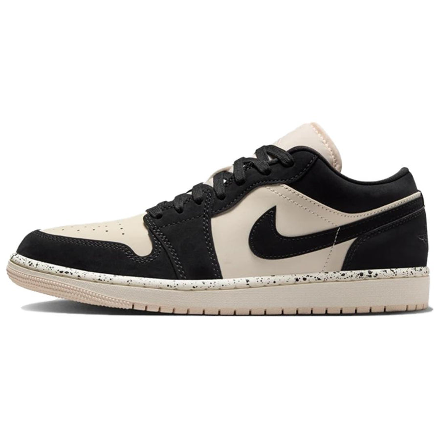 エアジョーダン1 Nike Women's Air Jordan 1 Low "Black/Guava" (White Midsole) DC0774-003