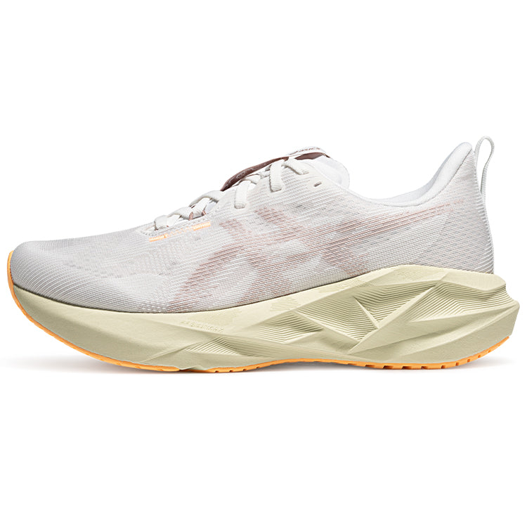 アシックス ノヴァブラスト Asics Novablast 5 "White/Fawn" 1011B974-101