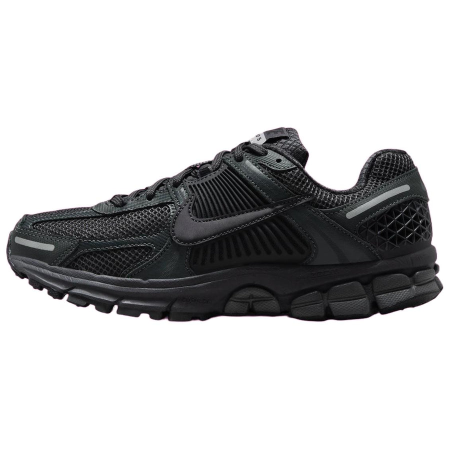 ナイキ ボメロ Nike Women's Zoom Vomero 5 "Triple Black" FQ7079-002