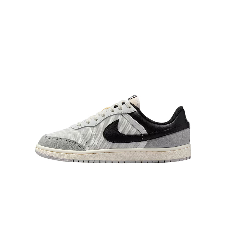 ナイキ Nike Women's Air Jordan Skyline Low "Summit White/Black" IQ0704-101