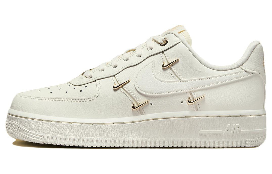 ナイキ エアフォース1 Nike Women's Air Force 1 '07 LX "Sail/Metallic Gold" FV3654-111