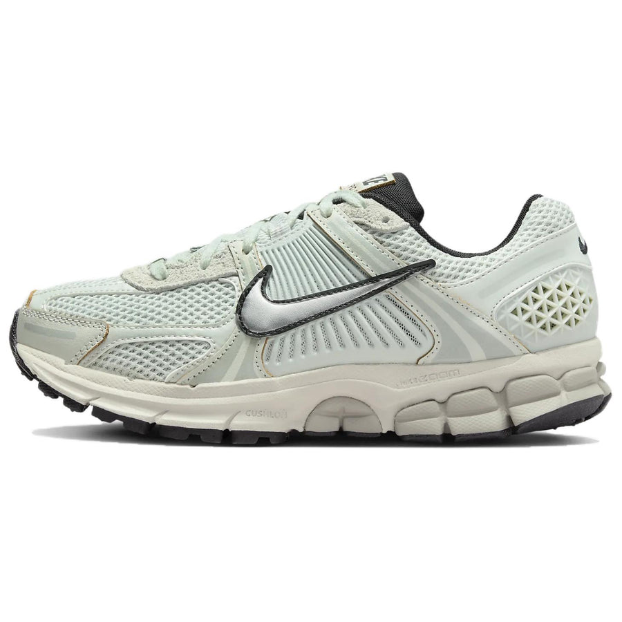 ナイキ ボメロ Nike Women's Zoom Vomero 5 "Light Silver" FN6742-001