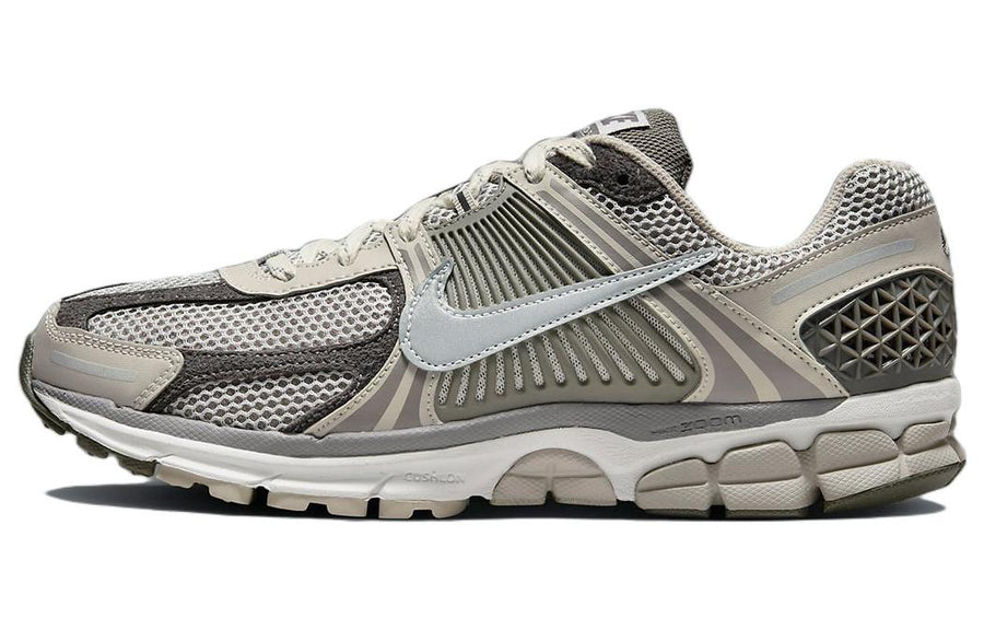 ナイキ ボメロ Nike Zoom Vomero 5 "Iron Ore and Flat Pewter" FD0791-012