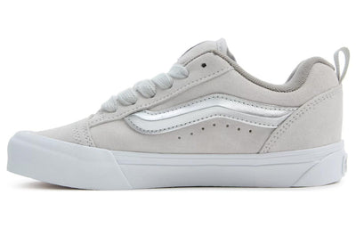 ヴァンズ ニュースクール Vans Knu Skool "Metallic Silver Silver/True White" VN0009QCX1K