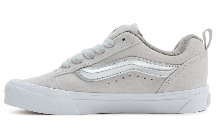 ヴァンズ ニュースクール Vans Knu Skool "Metallic Silver Silver/True White" VN0009QCX1K