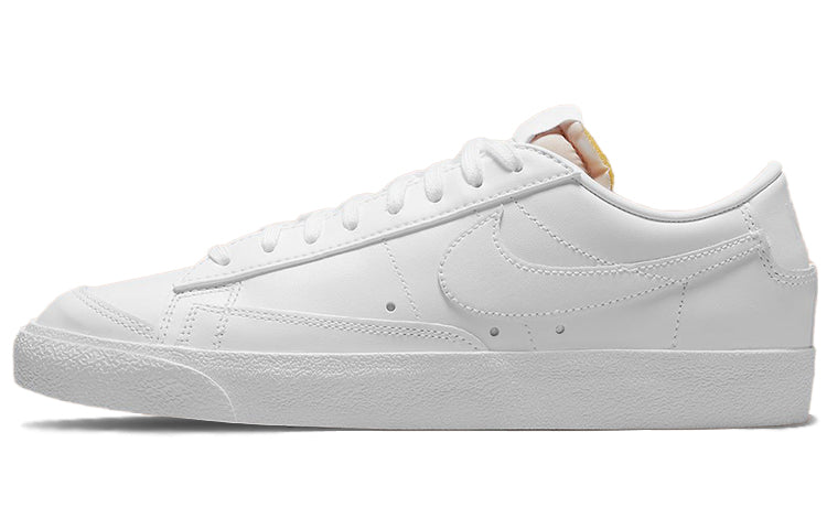 ナイキ ブレーザー Nike Women's Blazer Low '77 "White" DC4769-101