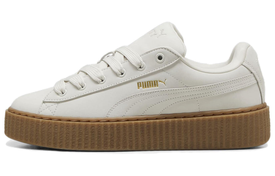 プーマ Fenty × Puma Creeper Phatty Nubuck "Warm White/Puma Gold/Gum" 396813-03