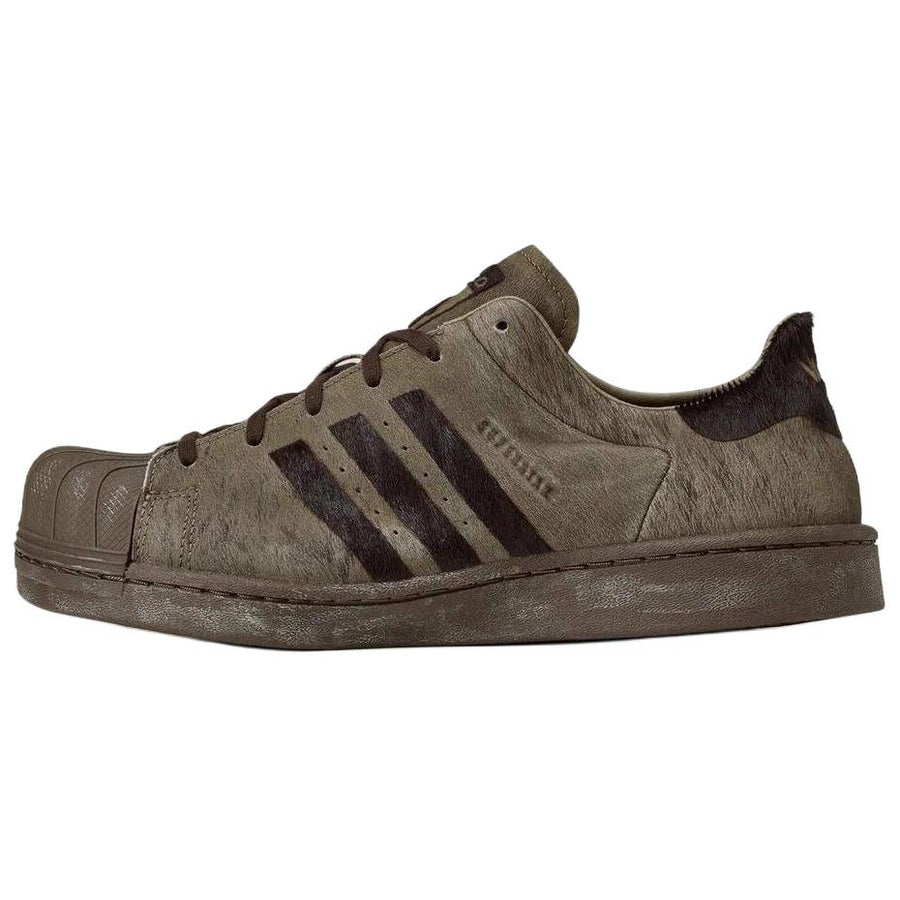 アディダス Avavav × adidas Women's Super Star "Dark Brown/Supplier Colour" KK2724