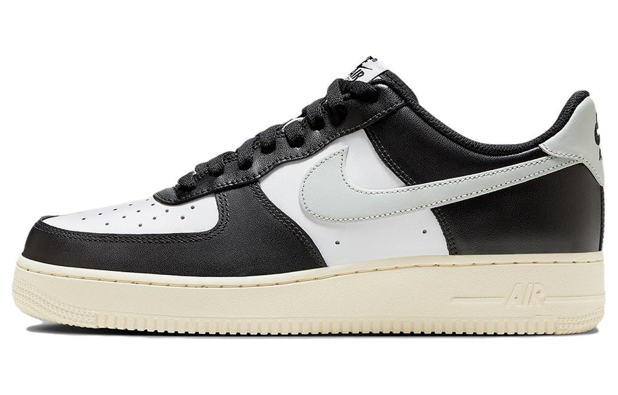 ナイキ エアフォース1 Nike Air Force 1 '07 "White/Coconut Milk/Black/Light Silver" FQ6848-101
